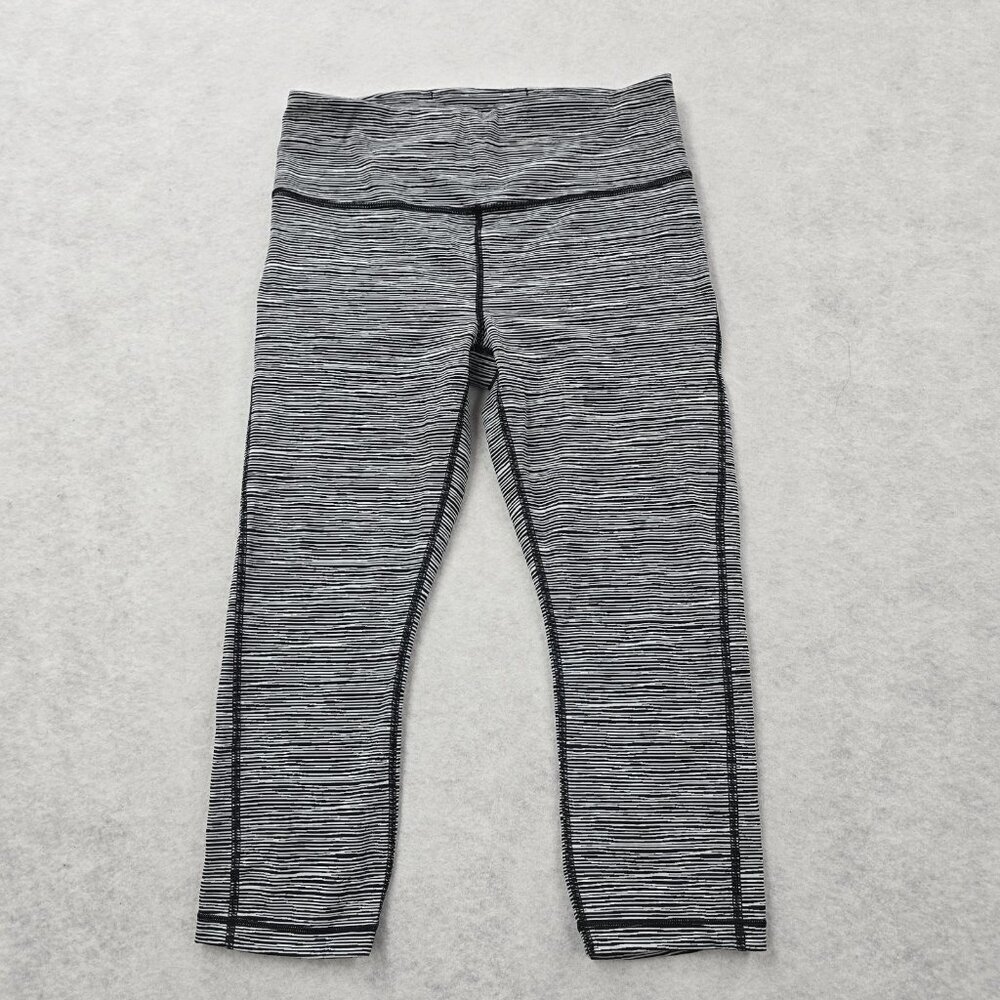 Athleta Ultimate Capri Pants Leggings Stash Pockets Sz Small Petite Linear Lines